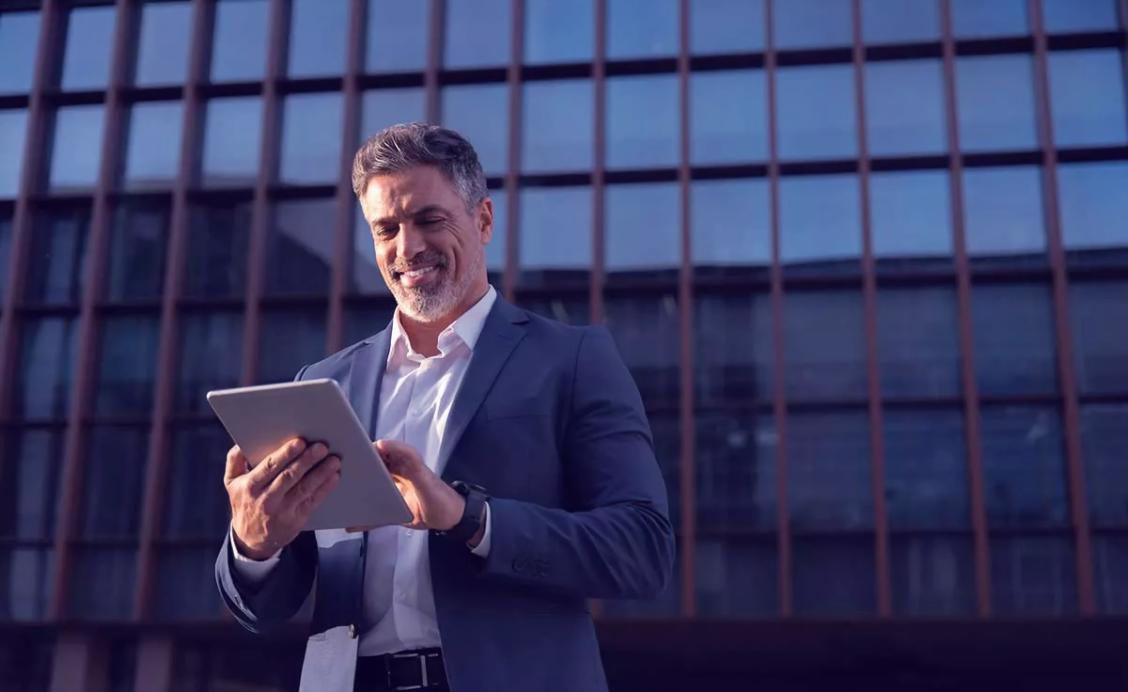 Live coaching webinar session with interactive participant engagement